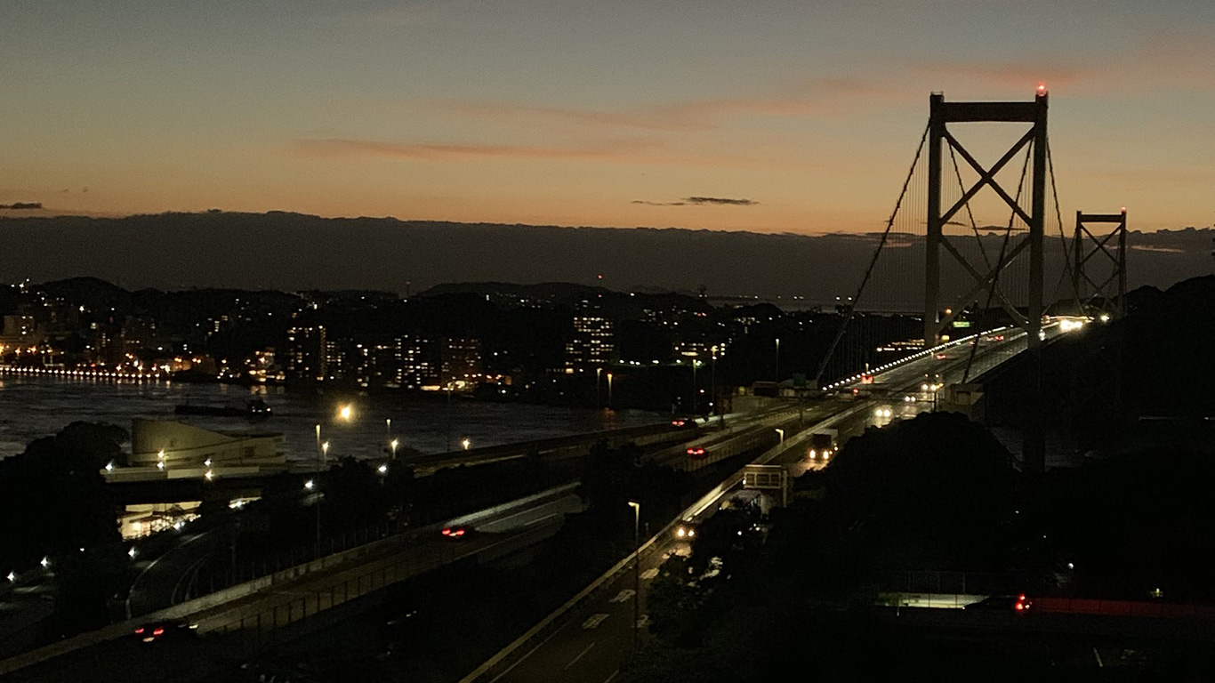関門大橋の夕日