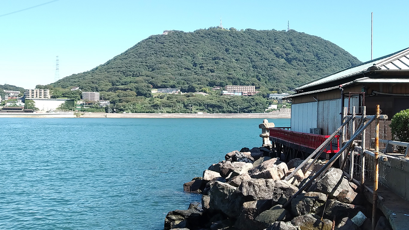 和布刈神社から見る火の山