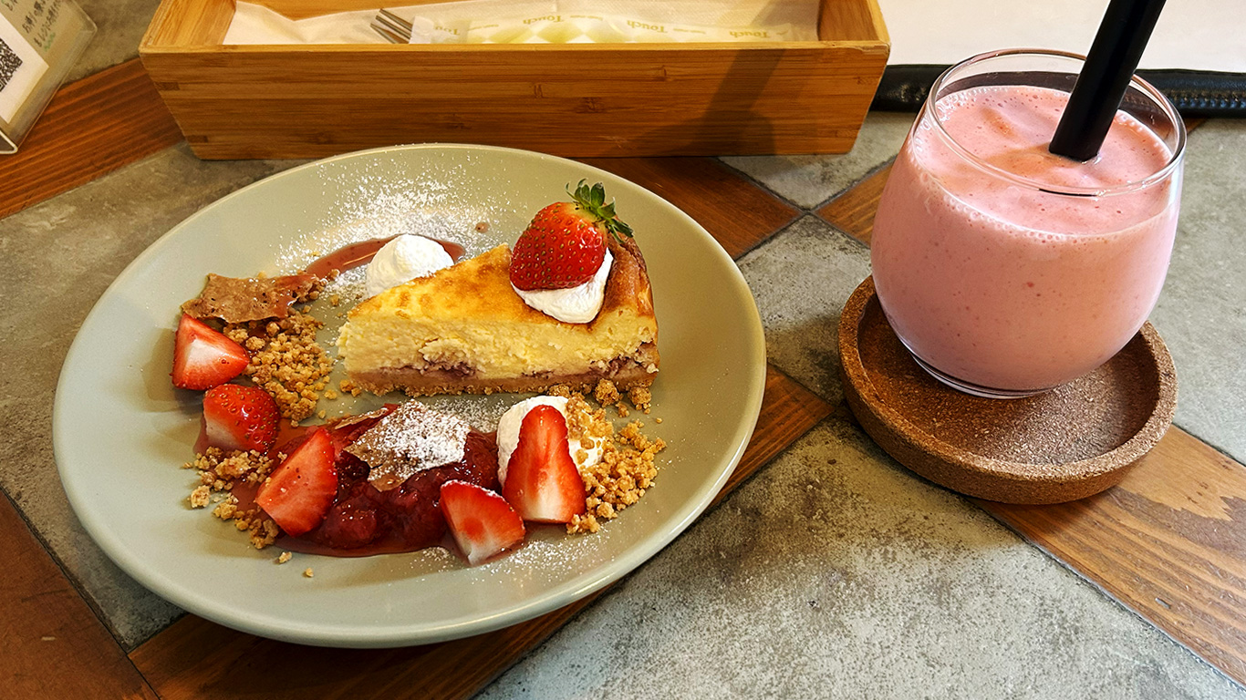 cafe TANNAL いちごの濃厚スムージー