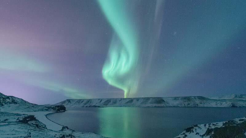 神秘的なオーロラ、夜空を彩る美しい光の魅力と不思議に迫る